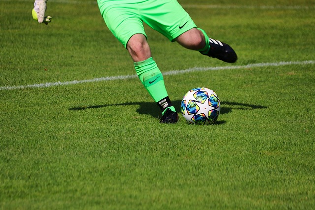 起了强烈反 起了强烈反